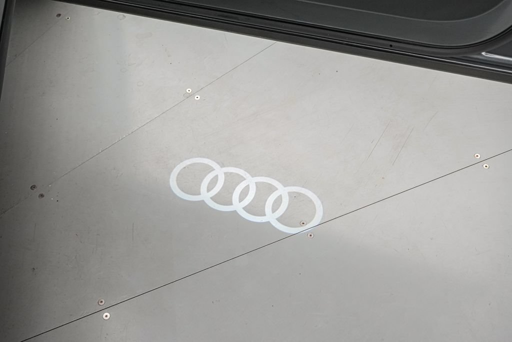 Used 2023 Audi Q5 2.0T Premium w/ Convenience Package AWD/4WD image 12