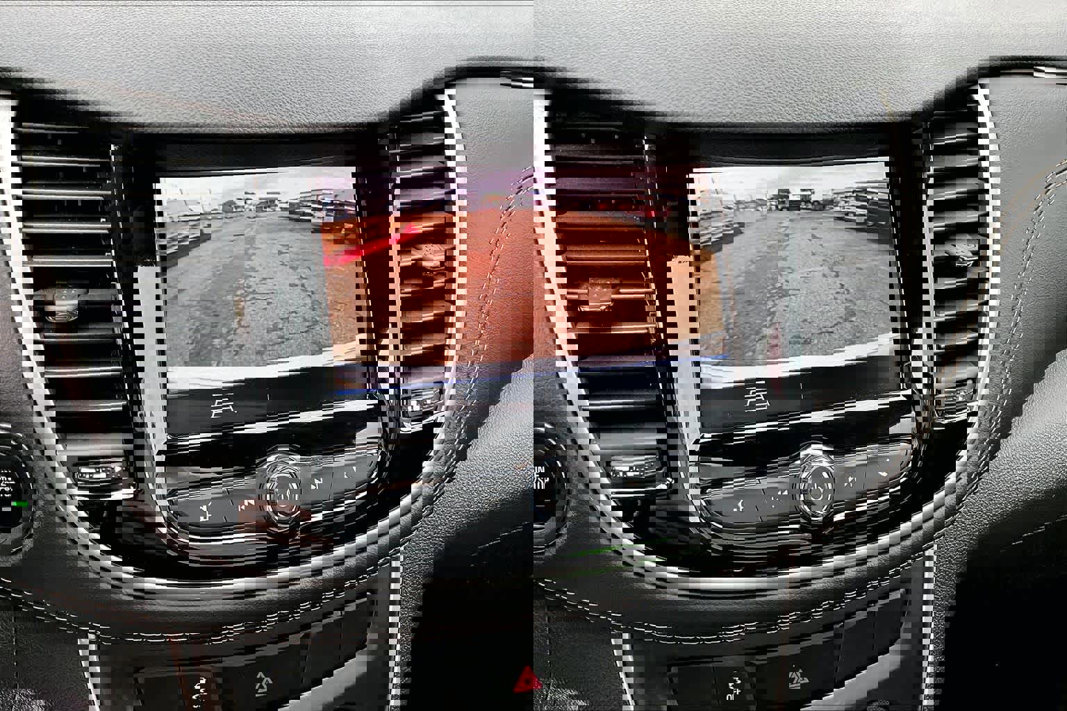 Used 2020 Chevrolet Trax LT w/ LT Convenience Package image 28