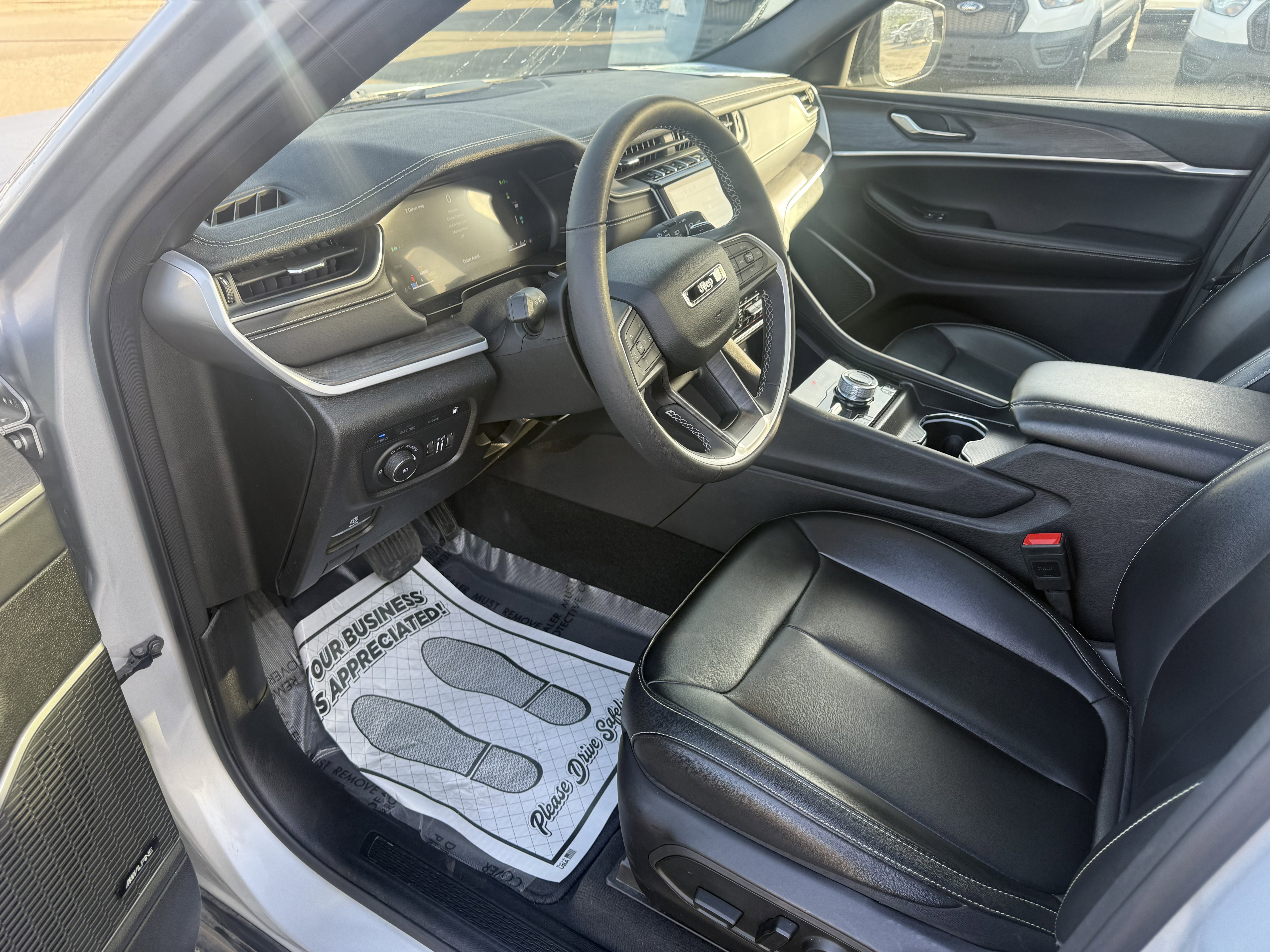 Used 2024 Jeep Grand Cherokee Limited 4xe image 7