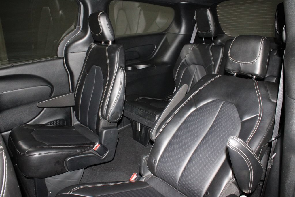 Used 2025 Chrysler Pacifica Select FWD image 21