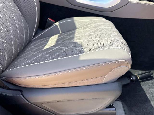 Used 2025 Mercedes-Benz Maybach GLS 600 4MATIC image 12