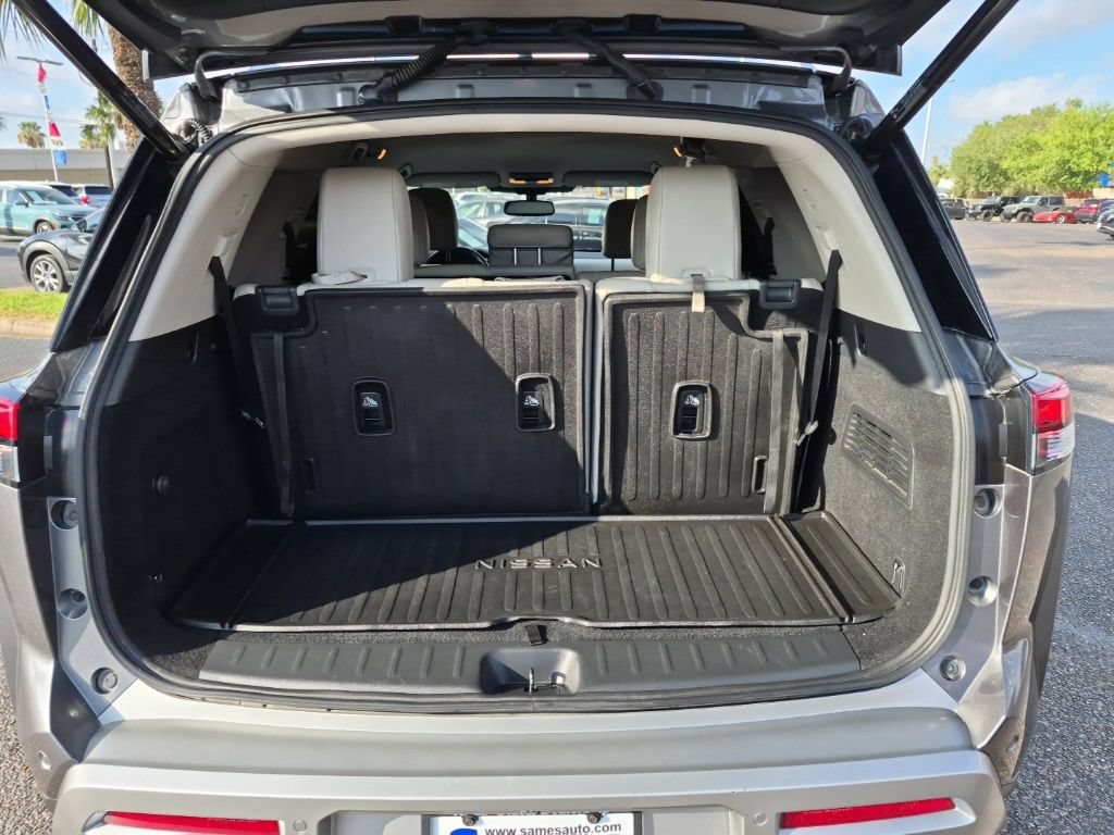 Used 2022 Nissan Pathfinder SL w/ Lighting Package (N92) AWD/4WD image 19