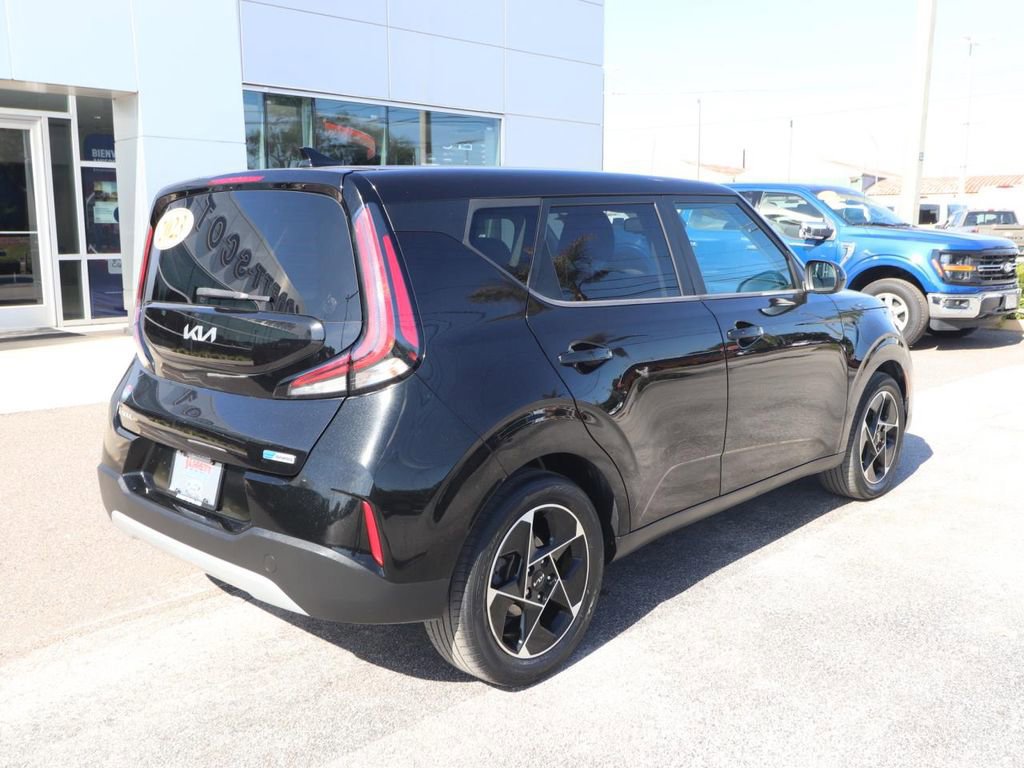 Used 2023 Kia Soul EX FWD image 5