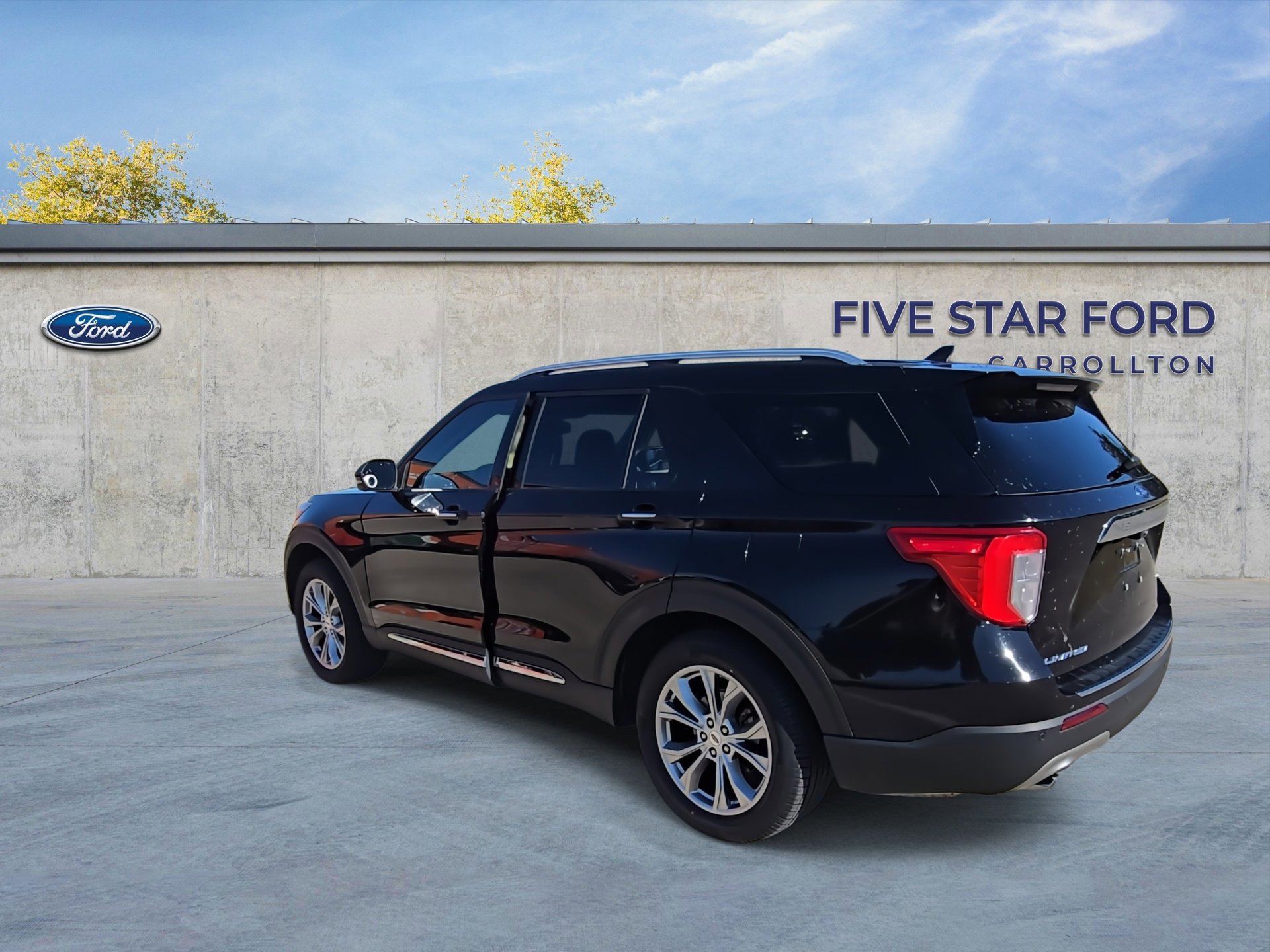 Certified 2023 Ford Explorer Limited w/ Equipment Group 301A image 3