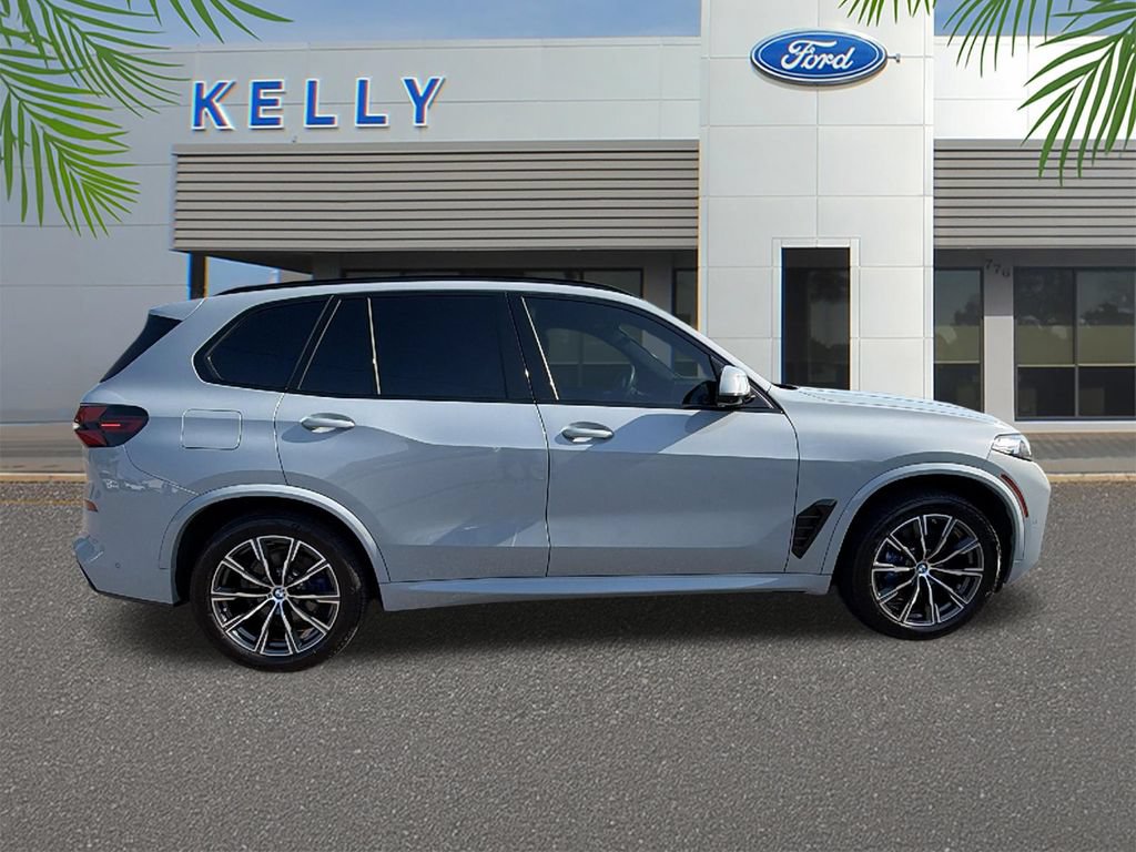 Used 2025 BMW X5 xDrive40i w/ M Sport Package AWD/4WD image 6