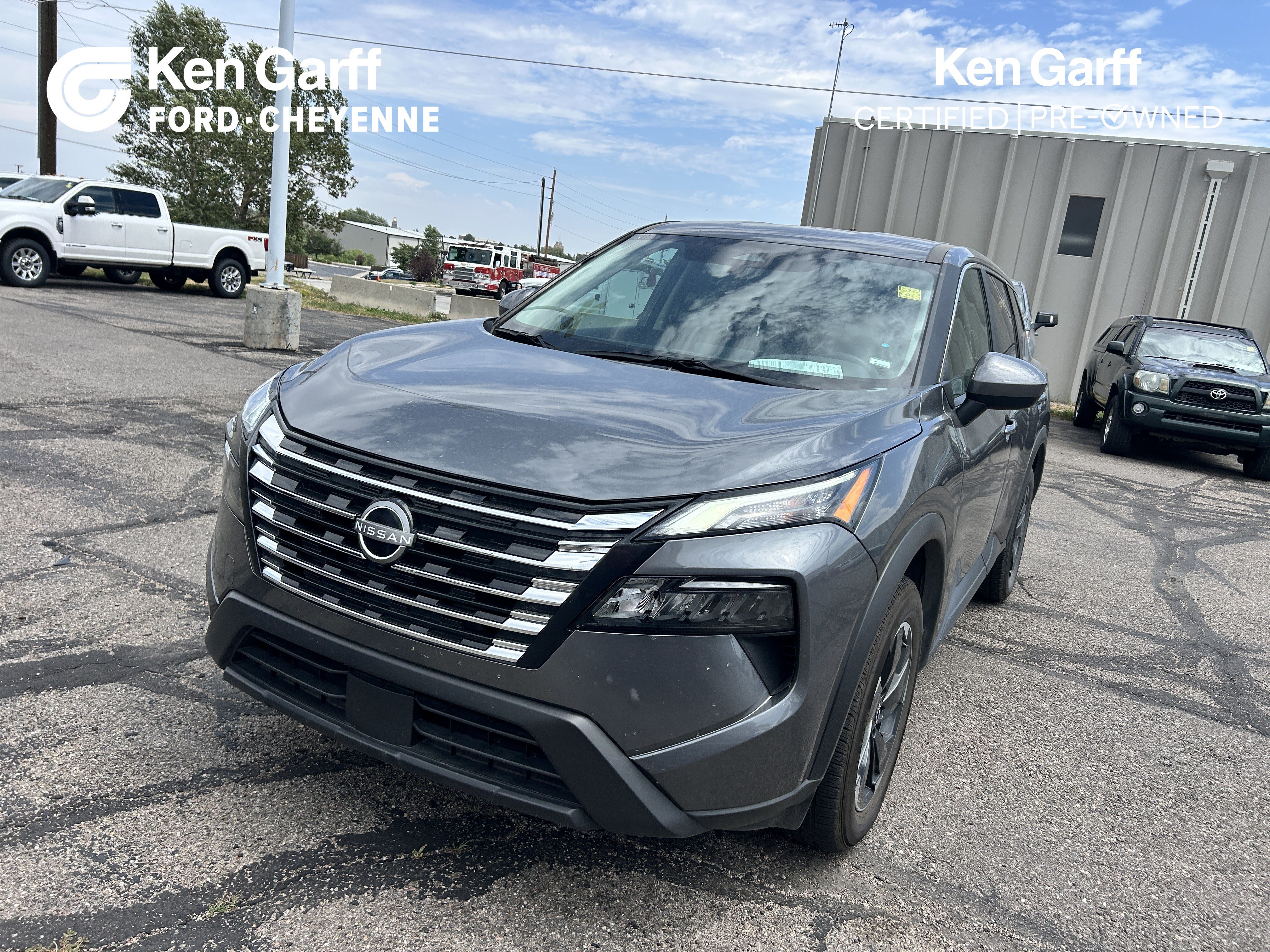 Used 2025 Nissan Rogue SV AWD/4WD image 1