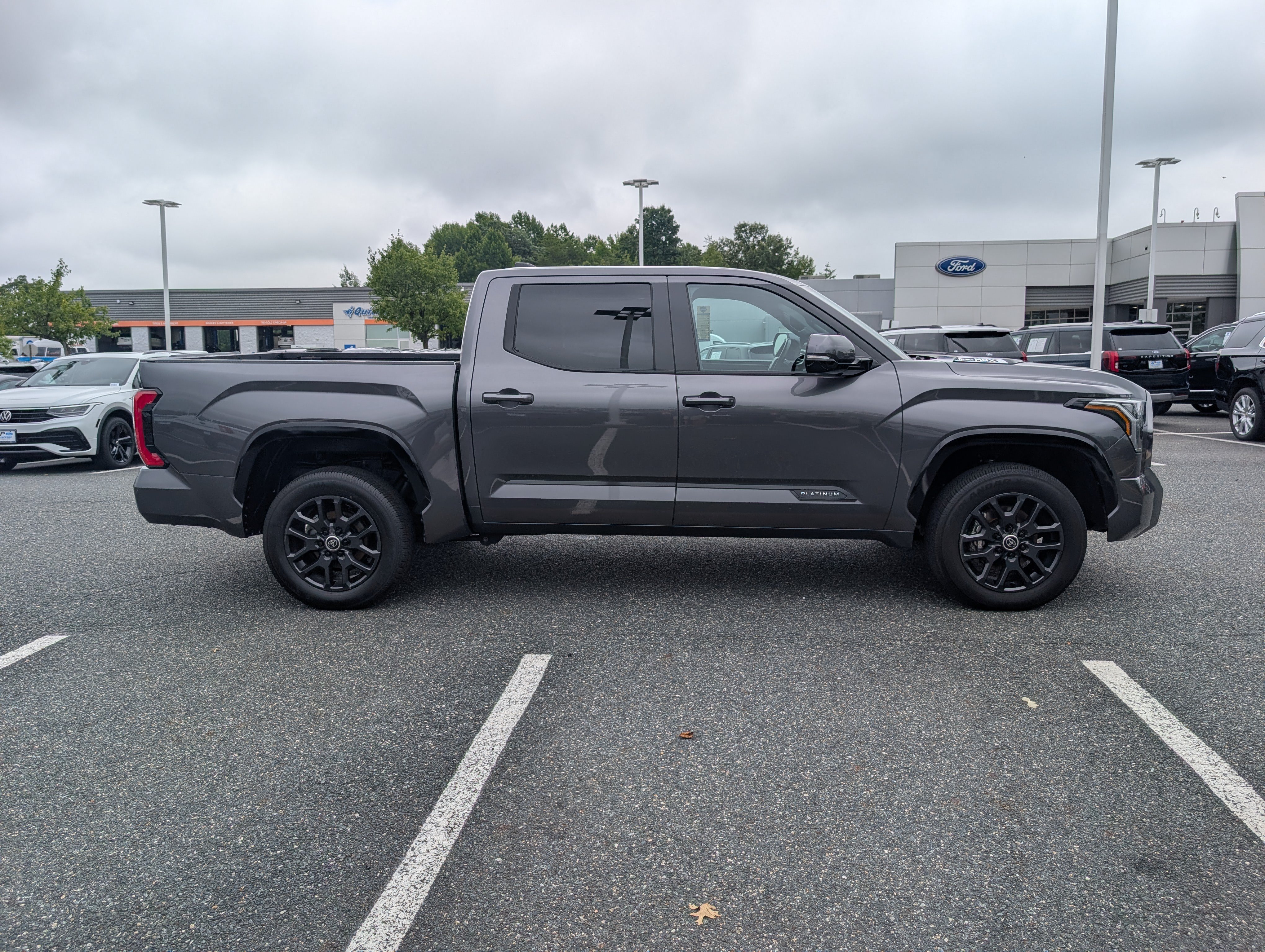 Used 2024 Toyota Tundra Platinum AWD/4WD image 2