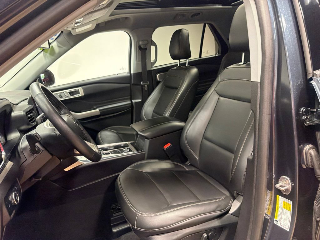 Certified 2023 Ford Explorer XLT w/ Equipment Group 202A AWD/4WD image 30