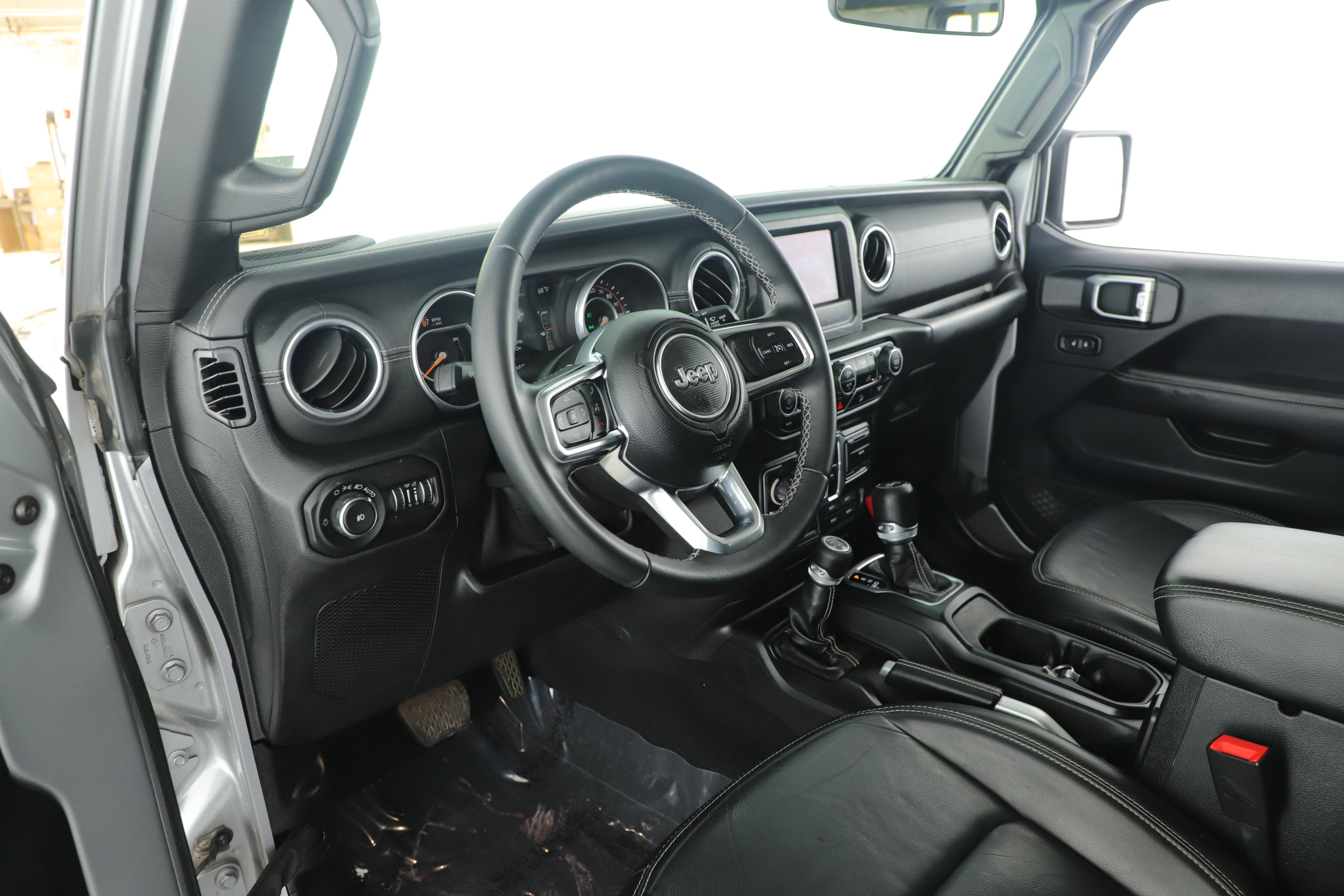 Used 2018 Jeep Wrangler Unlimited Sahara image 6