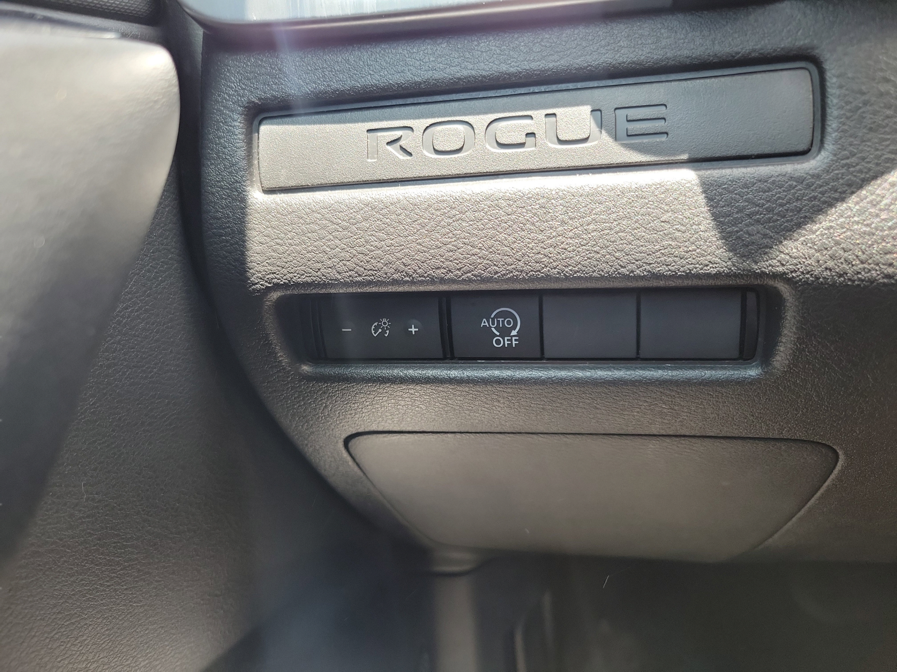 Used 2024 Nissan Rogue S AWD/4WD image 19