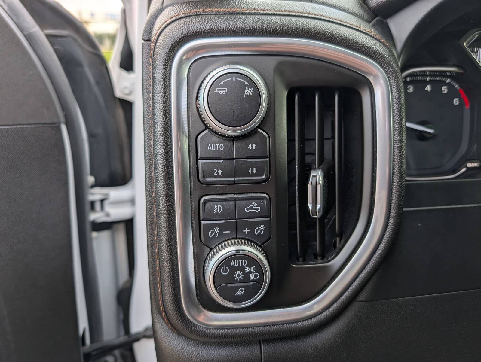 Used 2019 GMC Sierra 1500 AT4 w/ AT4 Premium Package AWD/4WD image 18