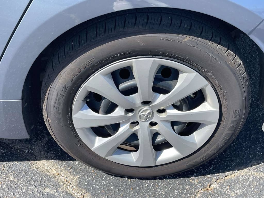 Used 2020 Toyota Corolla LE FWD image 9