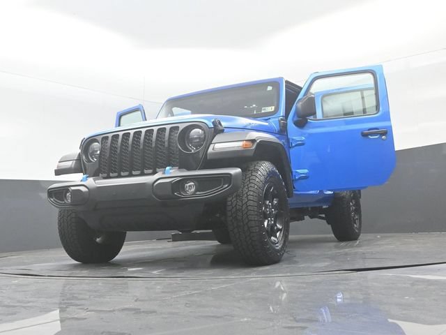 Used 2023 Jeep Wrangler Unlimited w/ Cold Weather Group AWD/4WD image 29