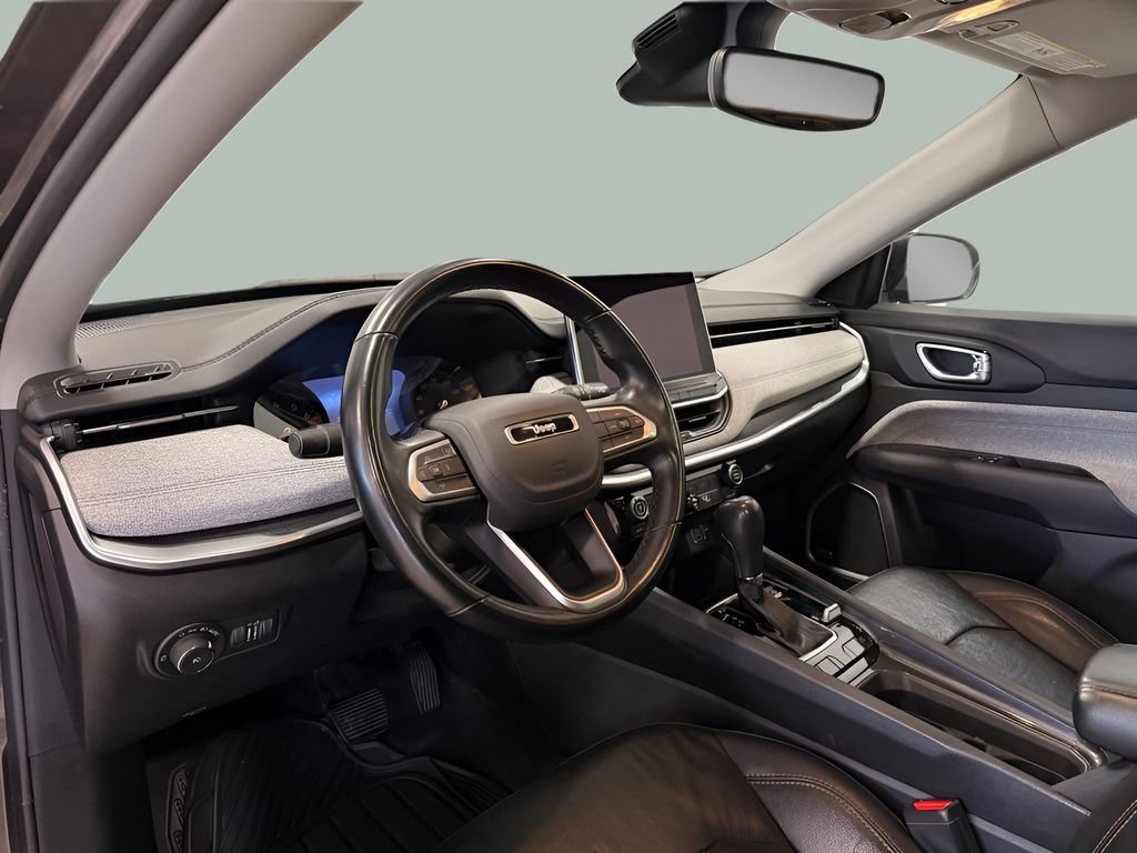 Used 2022 Jeep Compass Latitude w/ Sun and Sound Group AWD/4WD image 17