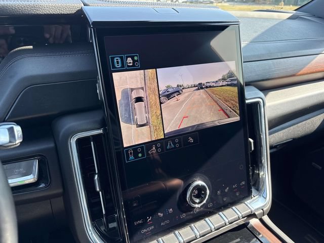 Used 2025 GMC Yukon Denali AWD/4WD image 32