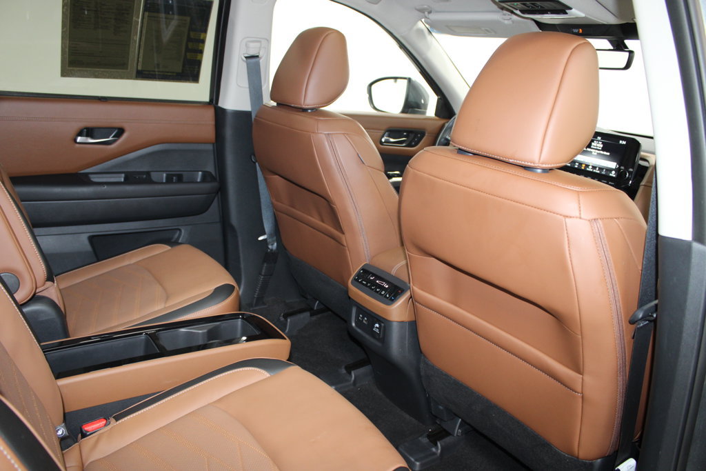 Used 2023 Nissan Pathfinder Platinum AWD/4WD image 27