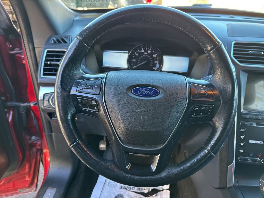 Certified 2018 Ford Explorer Limited w/ Ford Safe & Smart Package image 11