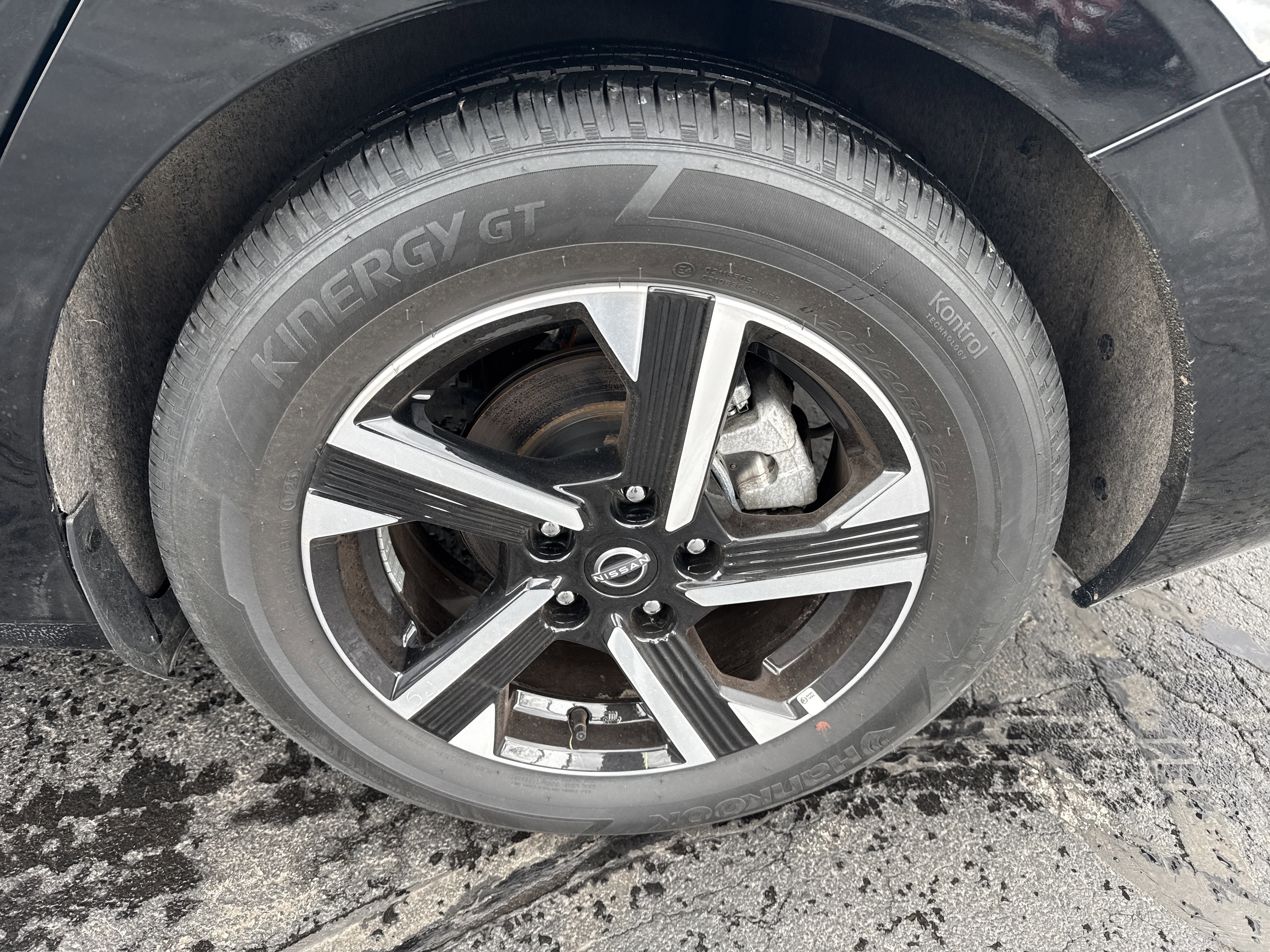 Used 2025 Nissan Sentra SV image 10