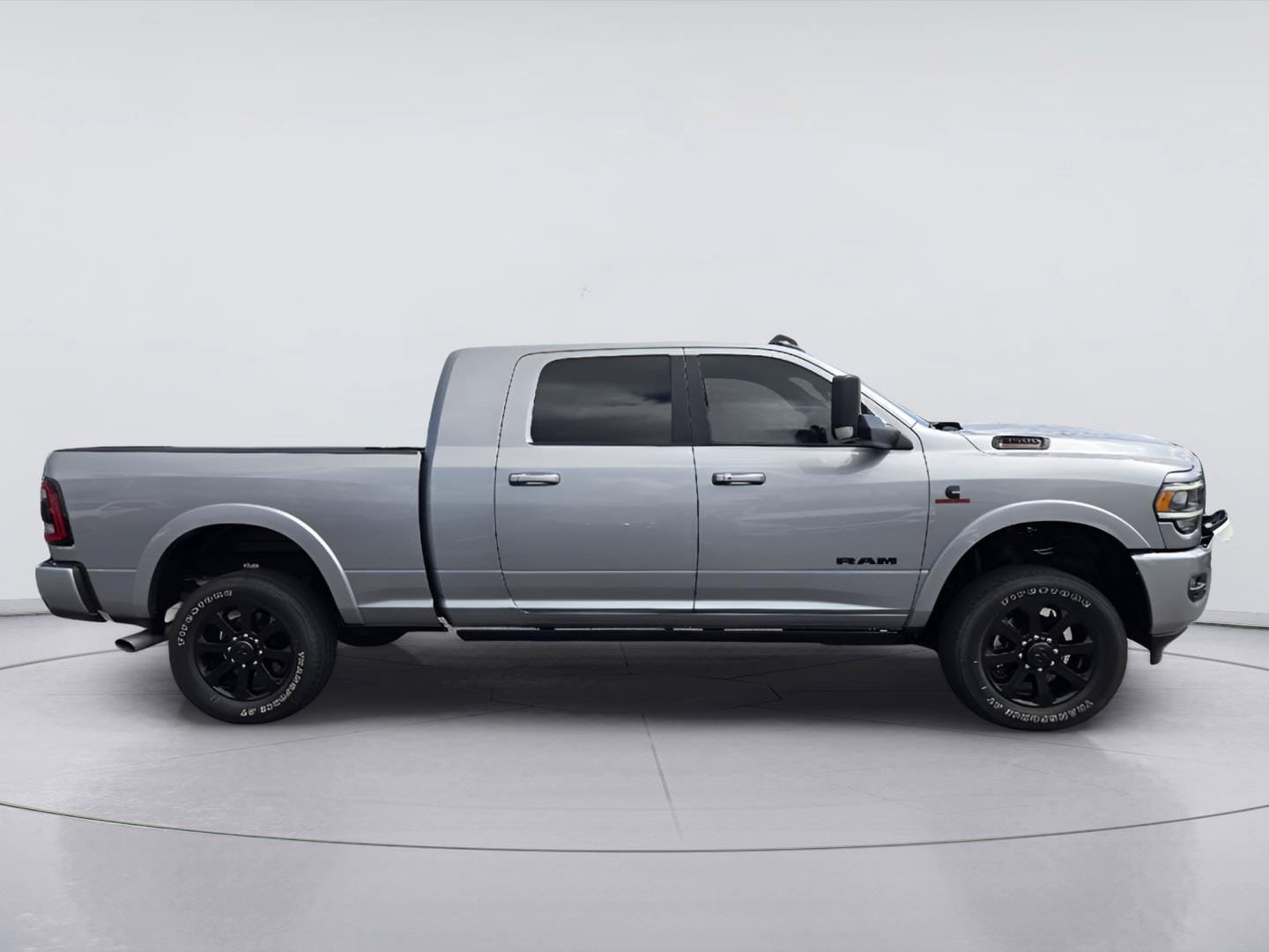Used 2022 RAM 3500 Laramie AWD/4WD image 4