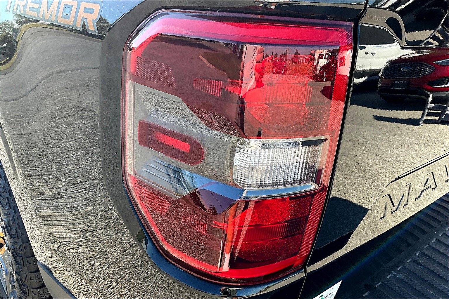 Certified 2025 Ford Maverick Tremor AWD/4WD image 28
