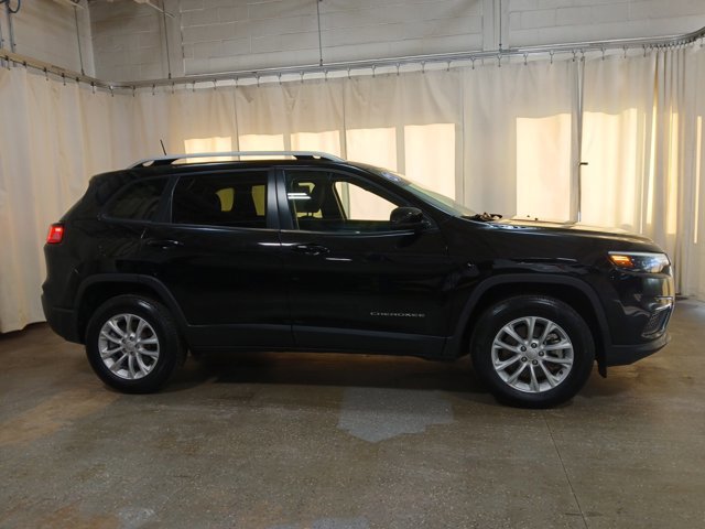Used 2021 Jeep Cherokee Latitude image 3