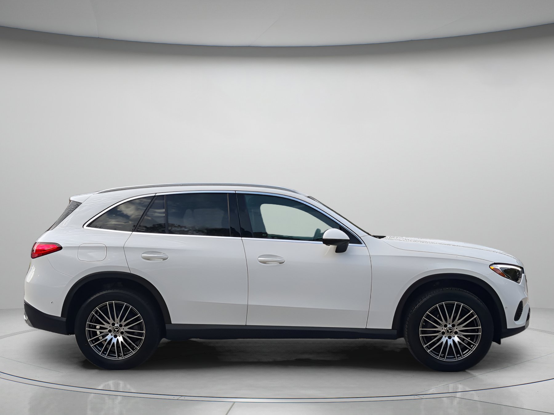 Used 2025 Mercedes-Benz GLC 300 image 39