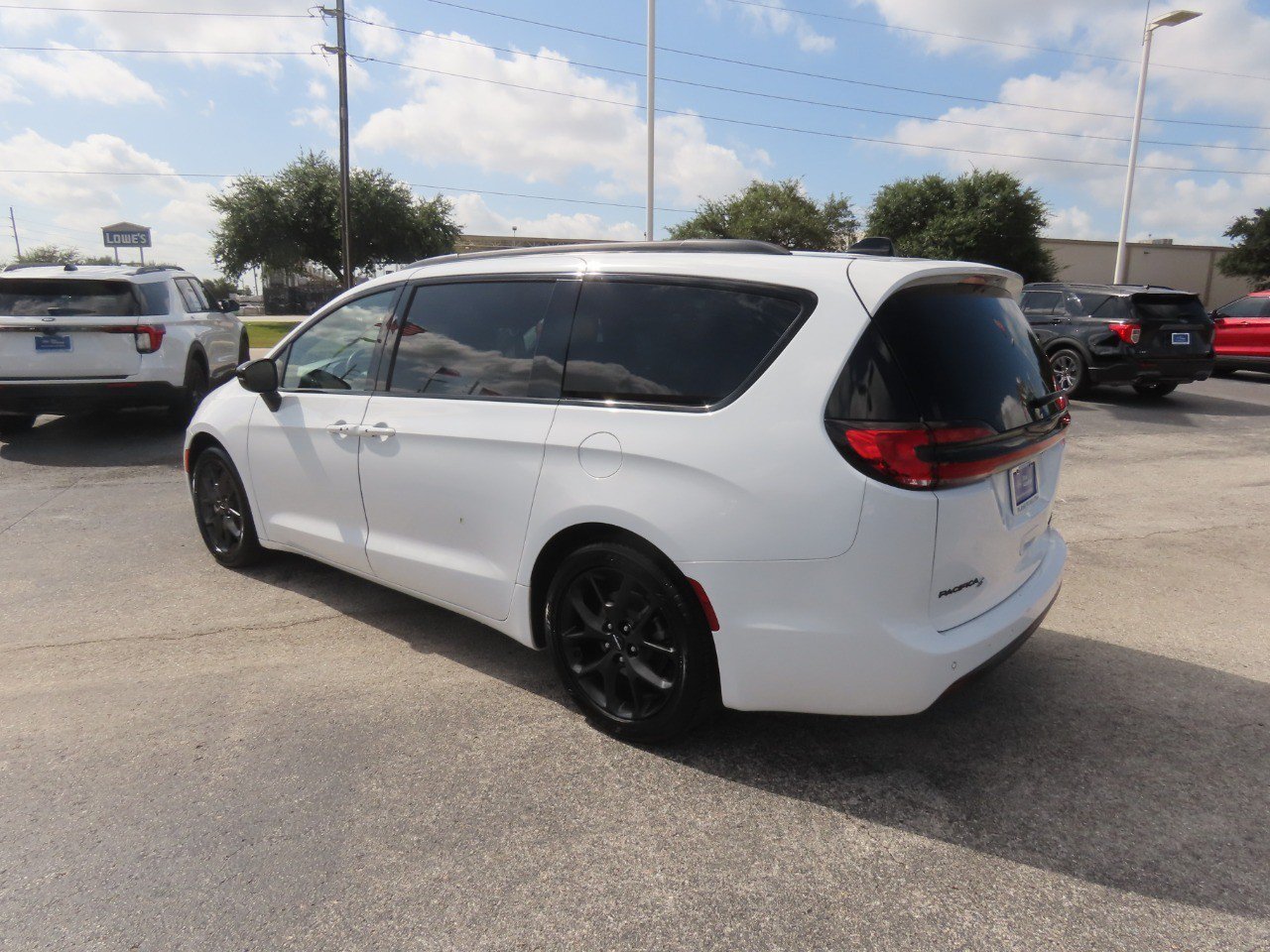 Used 2025 Chrysler Pacifica Limited FWD image 15