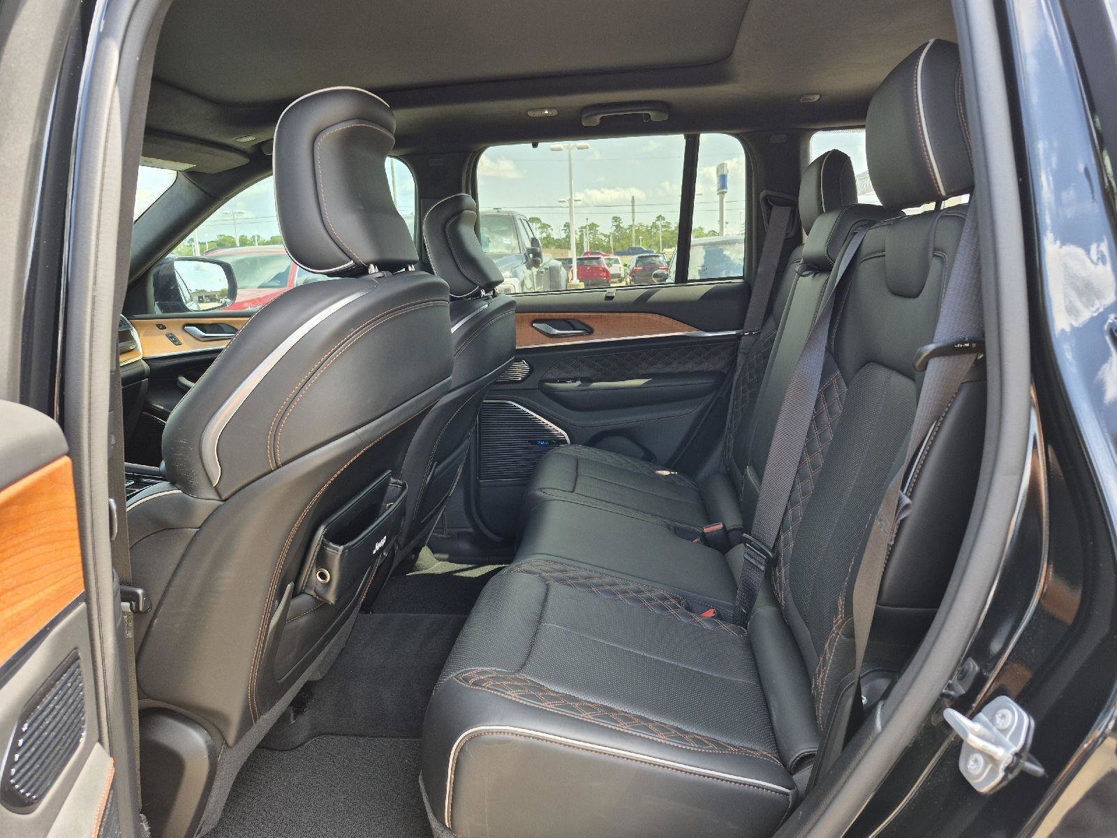 Used 2023 Jeep Grand Cherokee Summit image 13