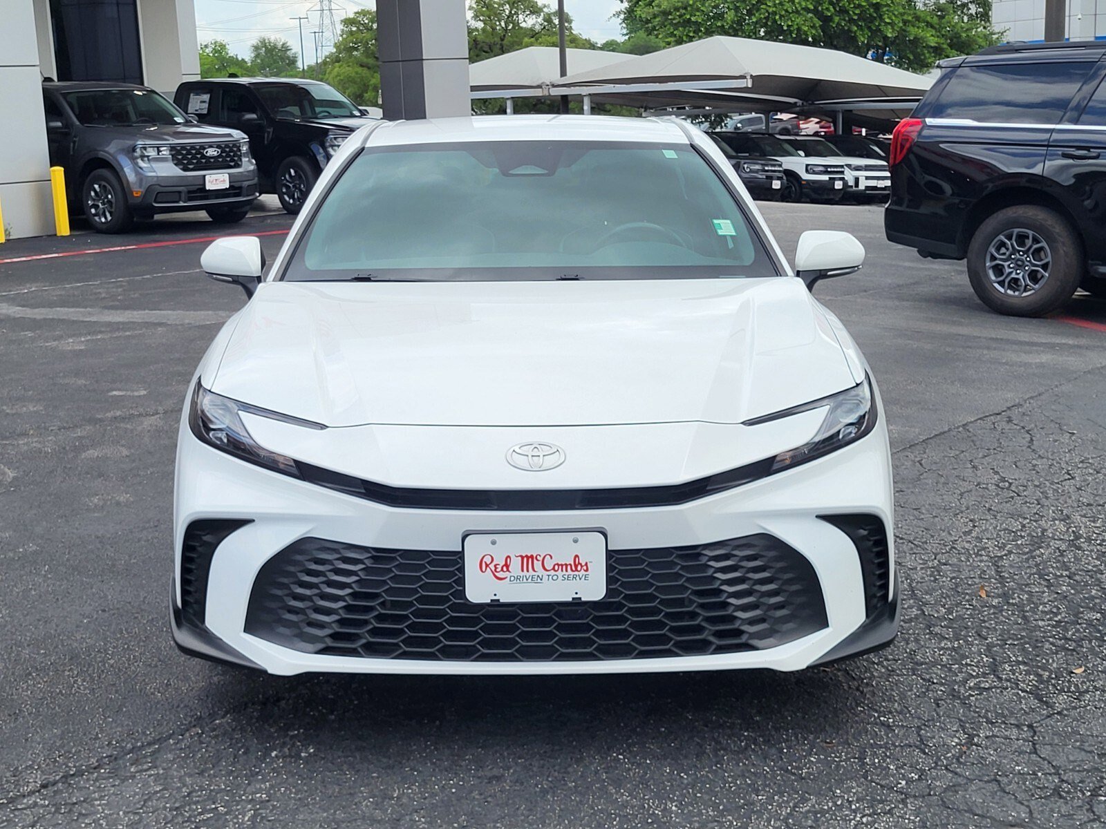 Used 2025 Toyota Camry SE FWD image 9