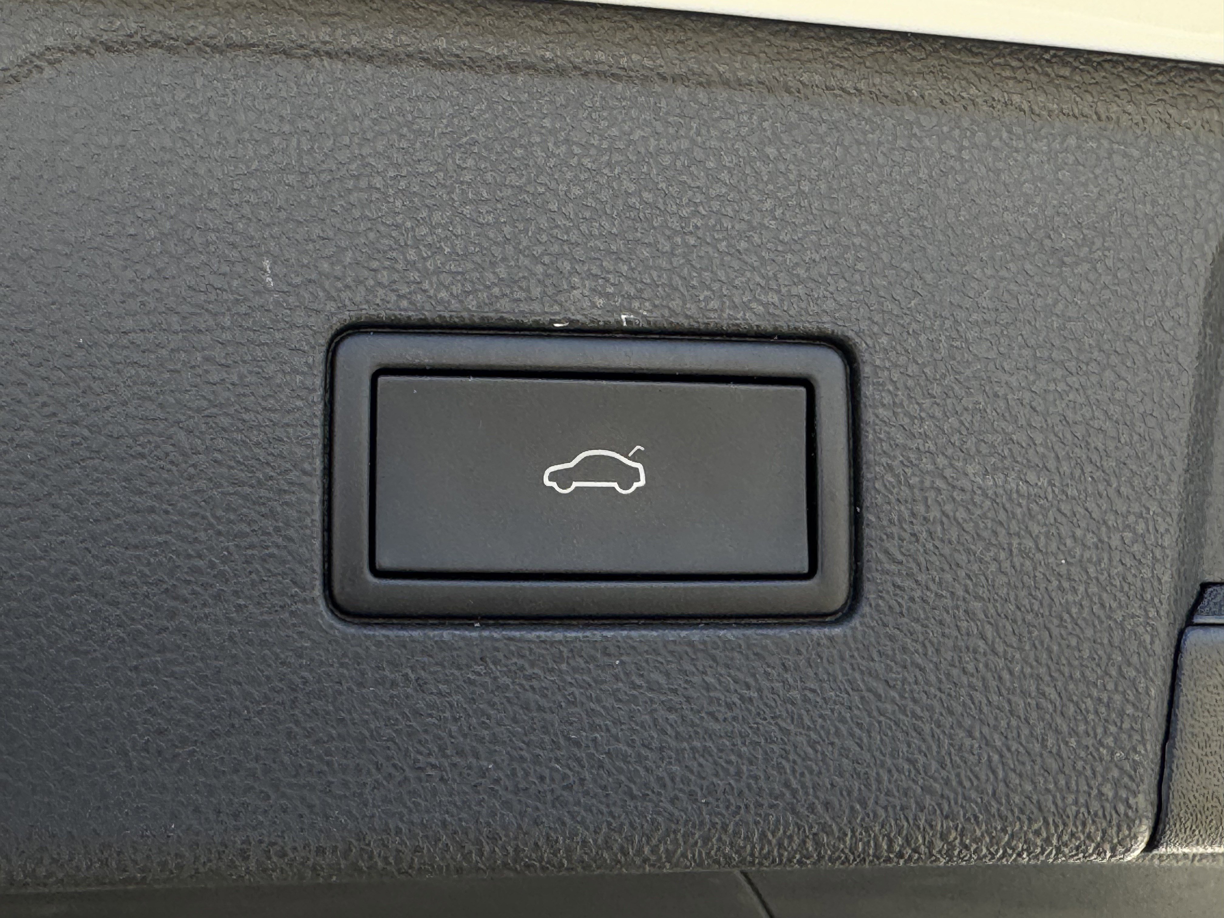 Used 2024 Volkswagen Atlas Peak Edition SE image 11