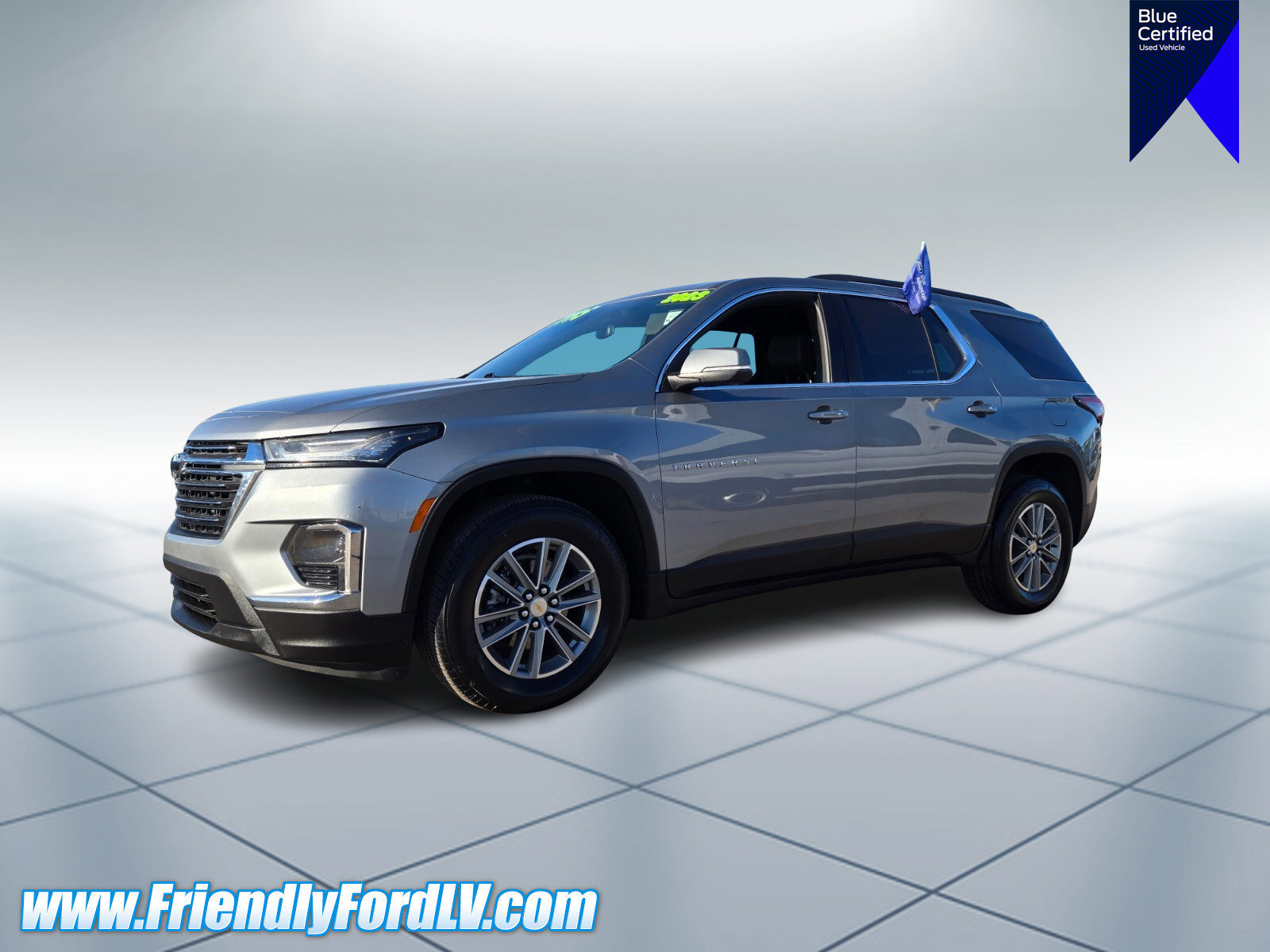 Used 2023 Chevrolet Traverse LT image 1