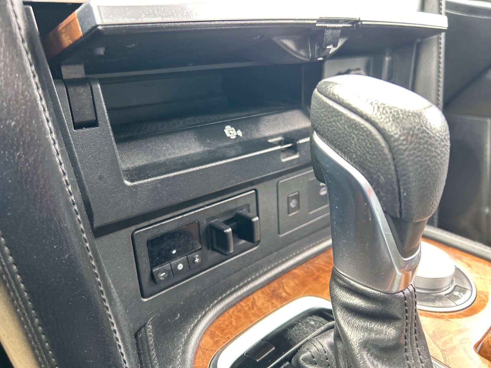 Used 2022 Nissan Armada SL image 34