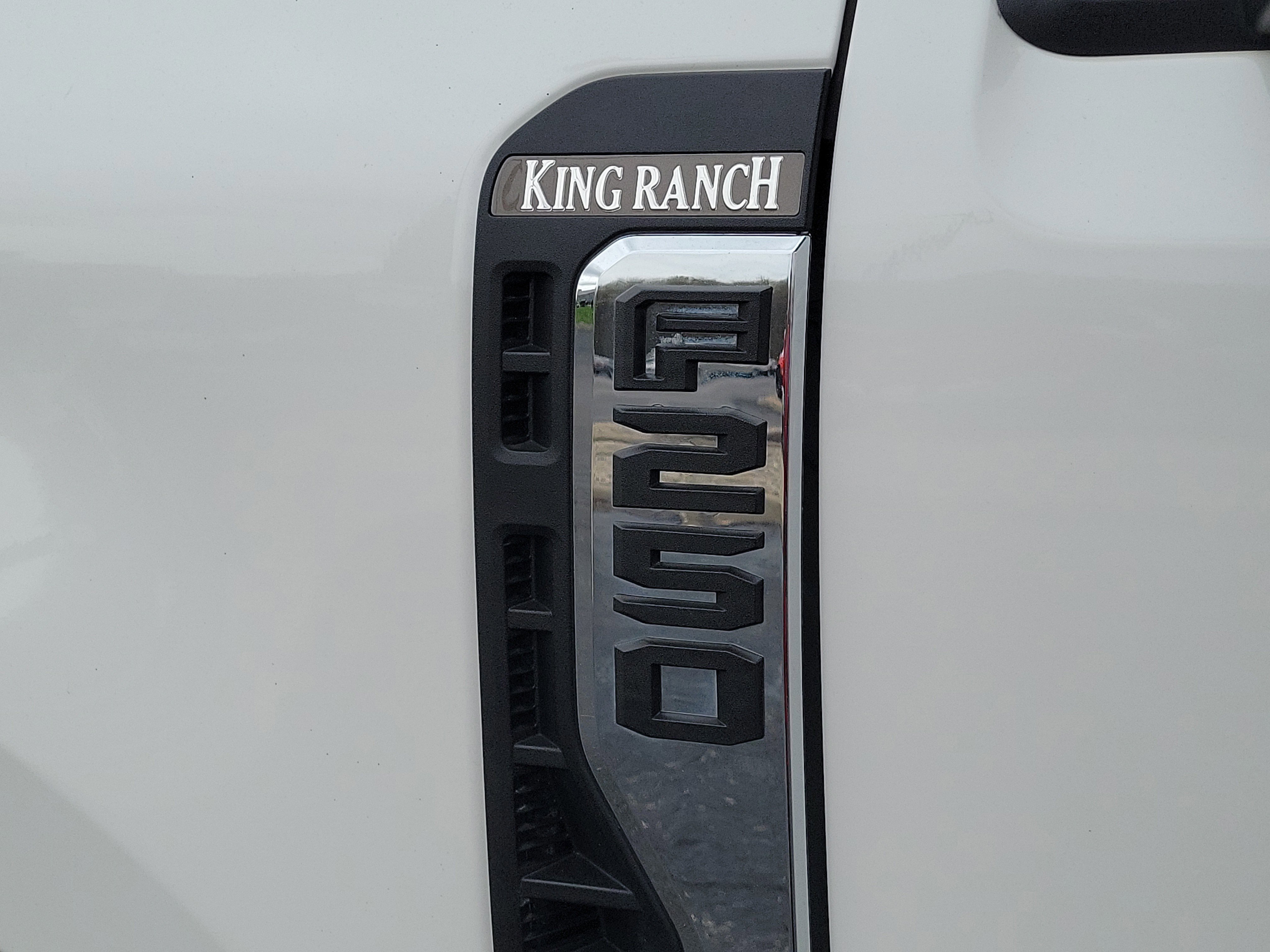 Certified 2023 Ford F250 King Ranch w/ Chrome Package image 32