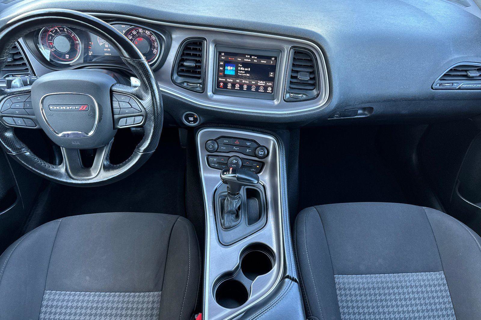 Used 2022 Dodge Challenger GT image 3