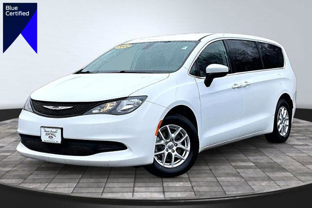 Used 2022 Chrysler Voyager LX image 1