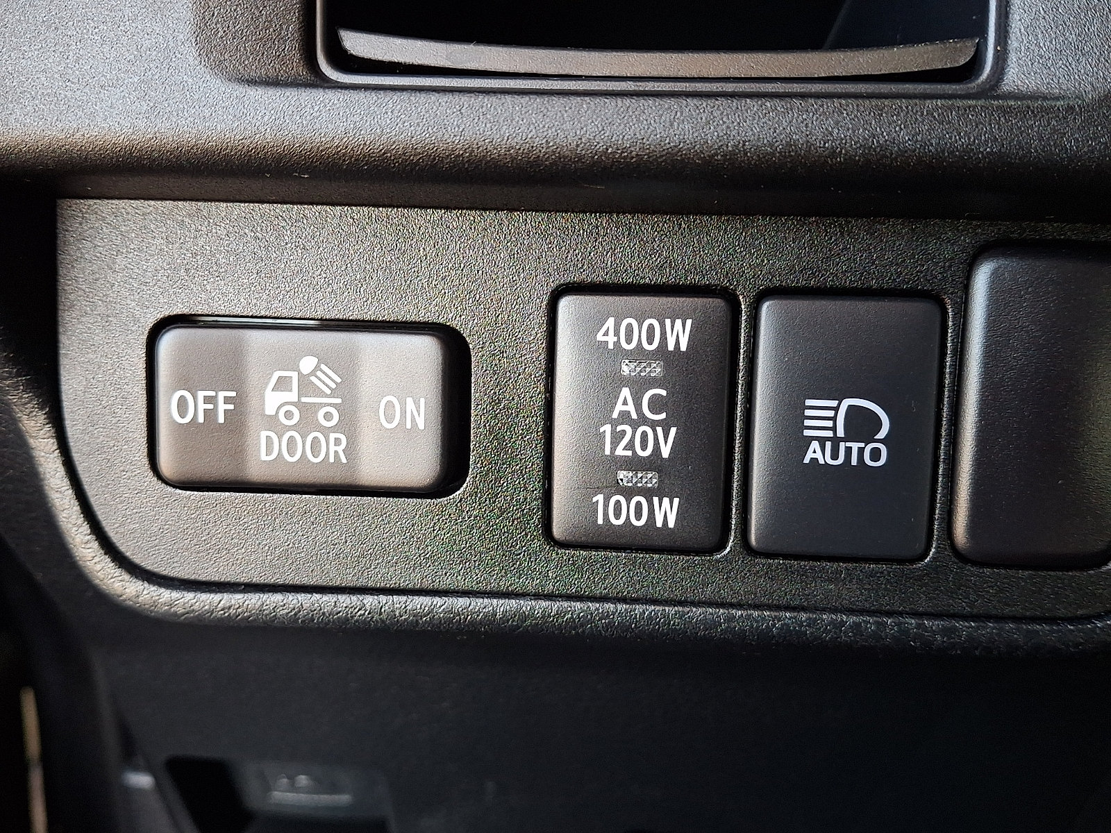 Used 2018 Toyota Tacoma TRD Off-Road AWD/4WD image 32