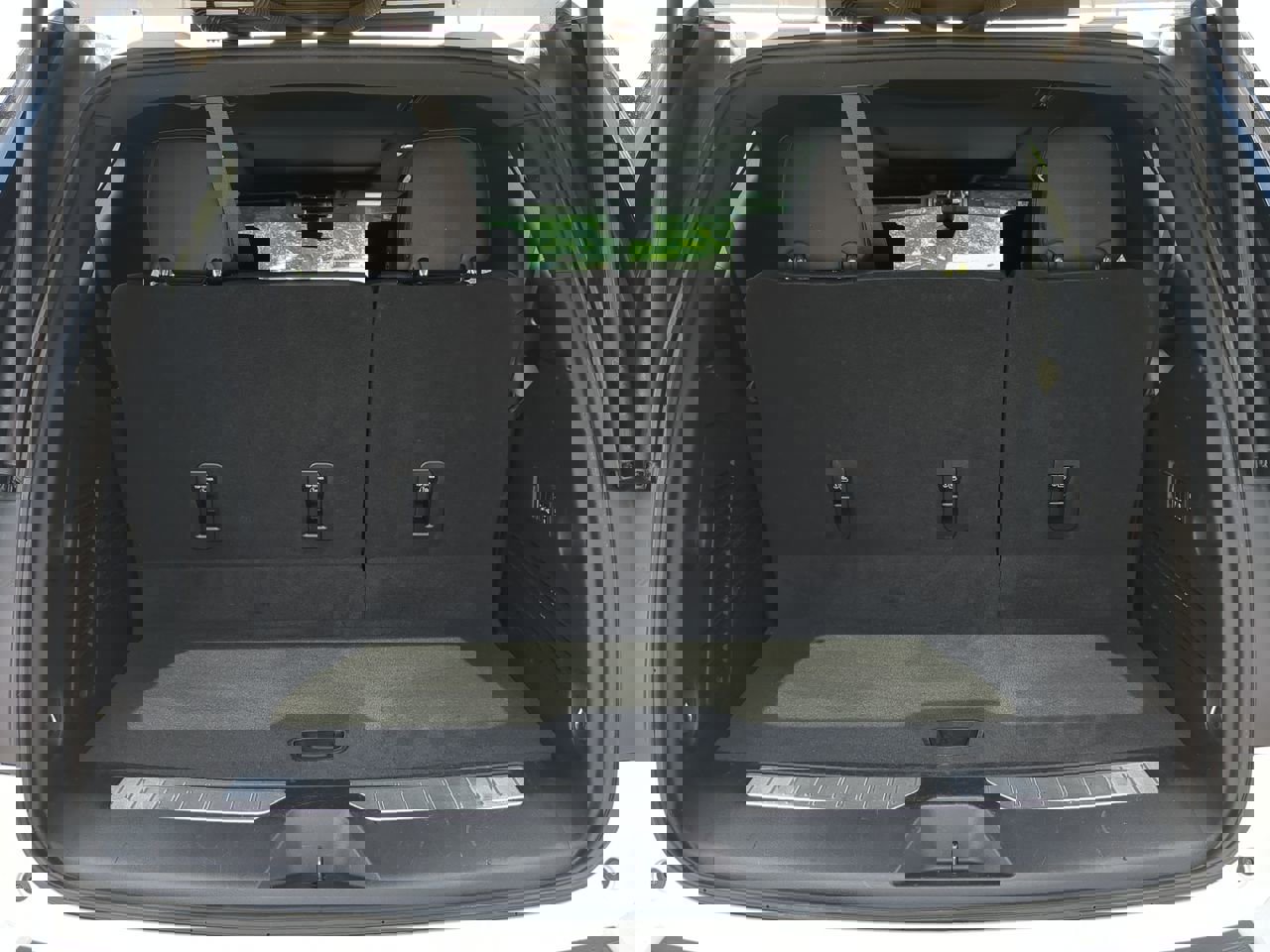 Used 2023 GMC Yukon Denali w/ Denali Reserve Package image 11