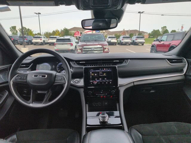 Used 2023 Jeep Grand Cherokee Altitude AWD/4WD image 26