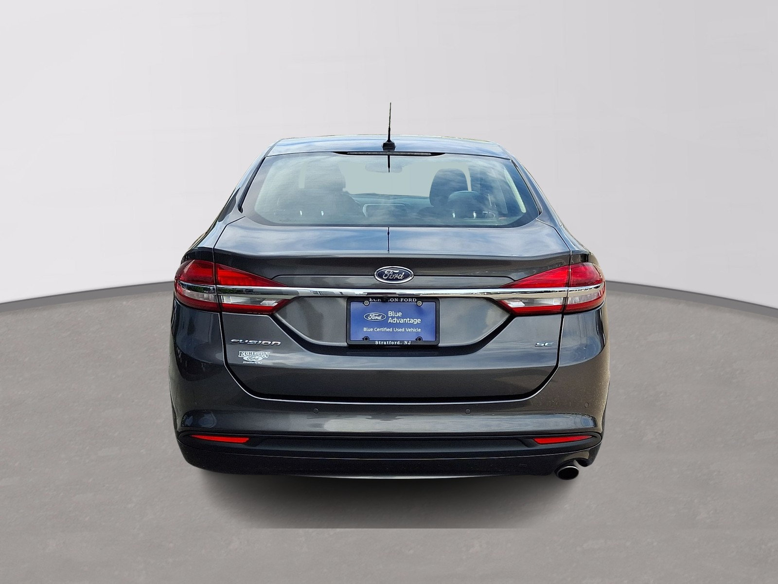Certified 2017 Ford Fusion SE w/ Fusion SE Technology Package FWD image 5