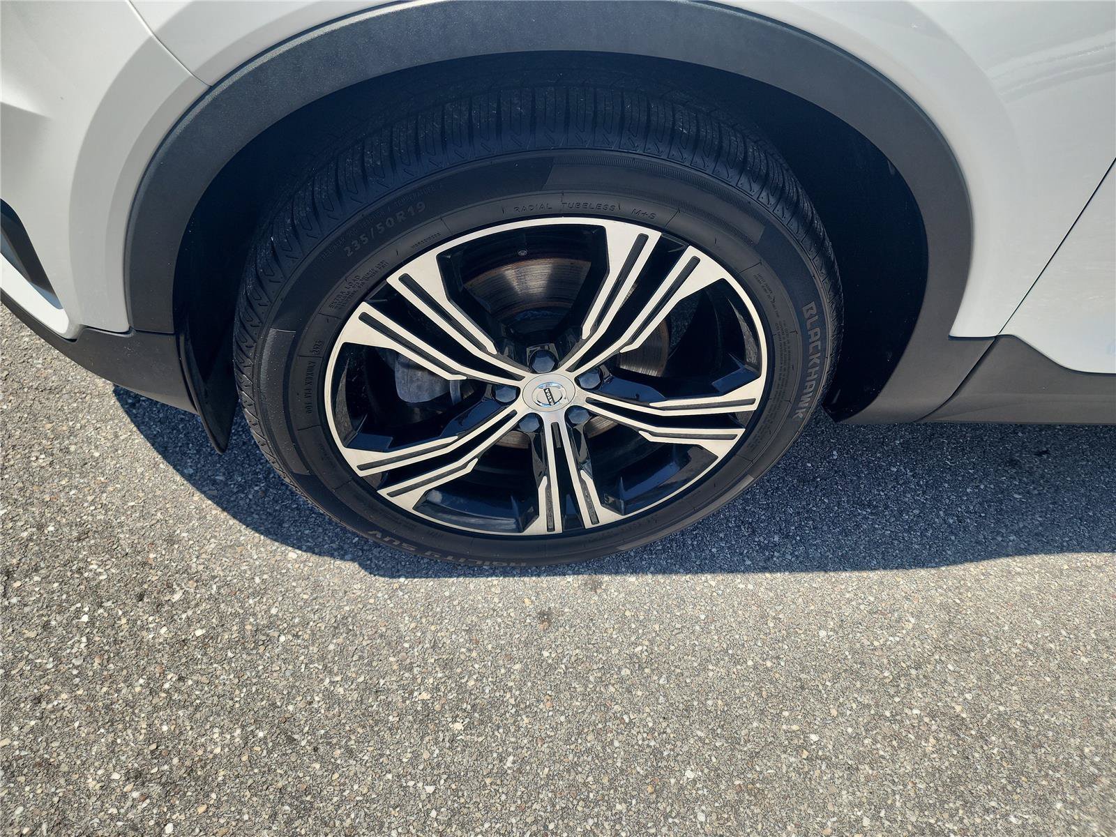 Used 2020 Volvo XC40 T4 Inscription w/ Protection Package Premier FWD image 9