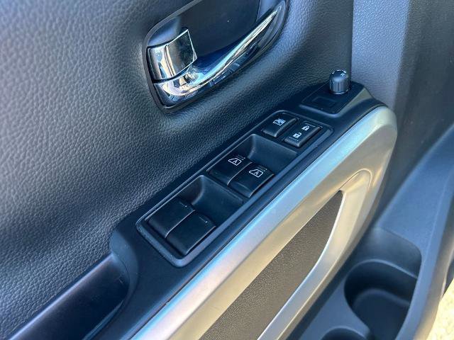 Used 2017 Nissan Titan SV image 20