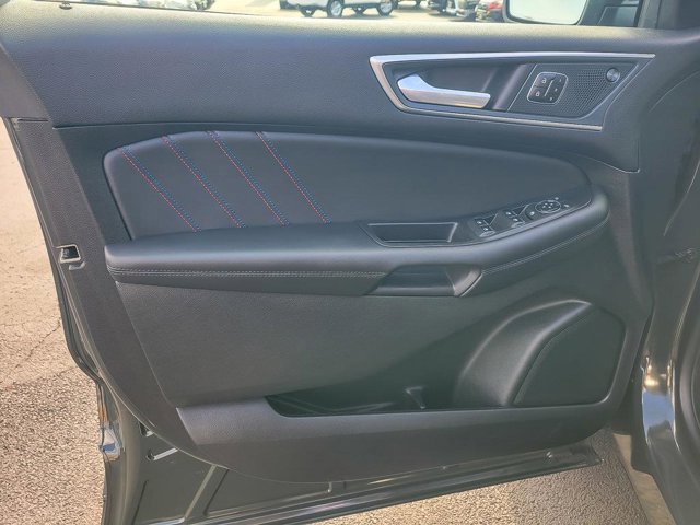Certified 2024 Ford Edge ST w/ Equipment Group 401A image 25