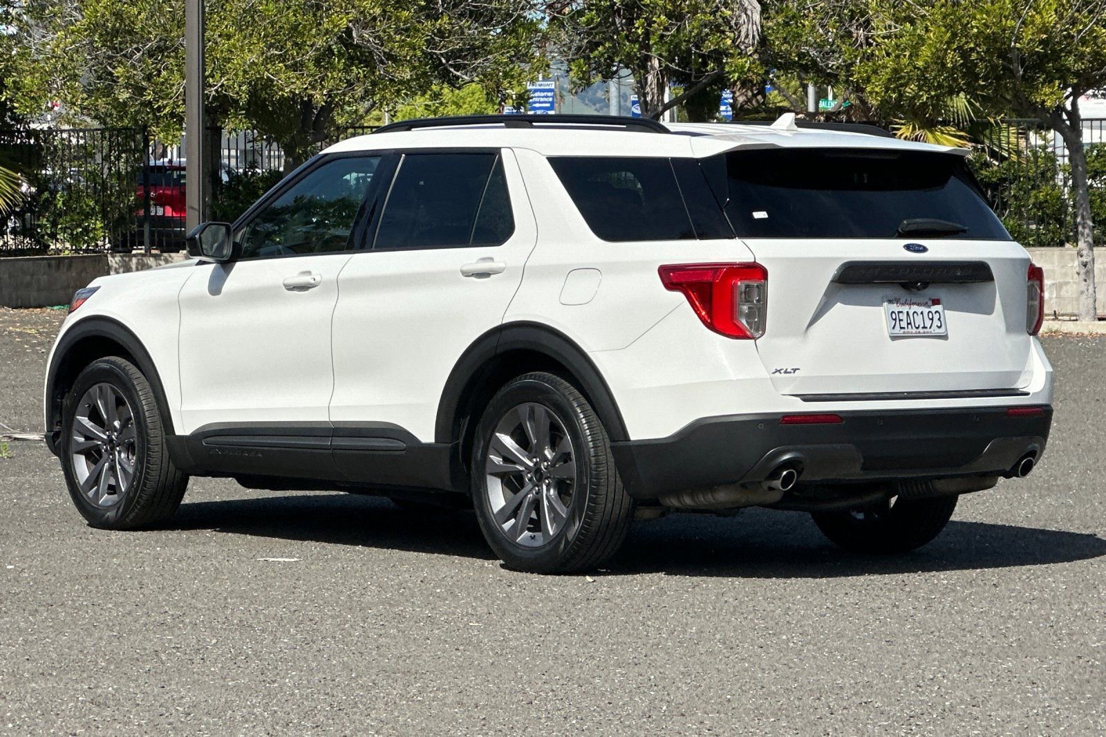 Certified 2022 Ford Explorer XLT w/ Equipment Group 202A image 3