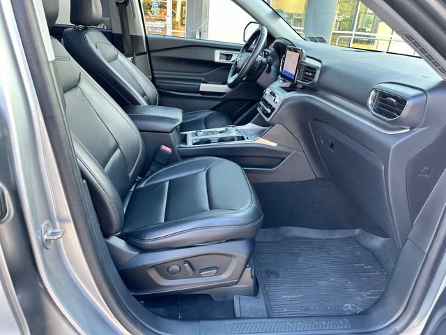 Certified 2021 Ford Explorer XLT w/ Equipment Group 202A AWD/4WD image 53