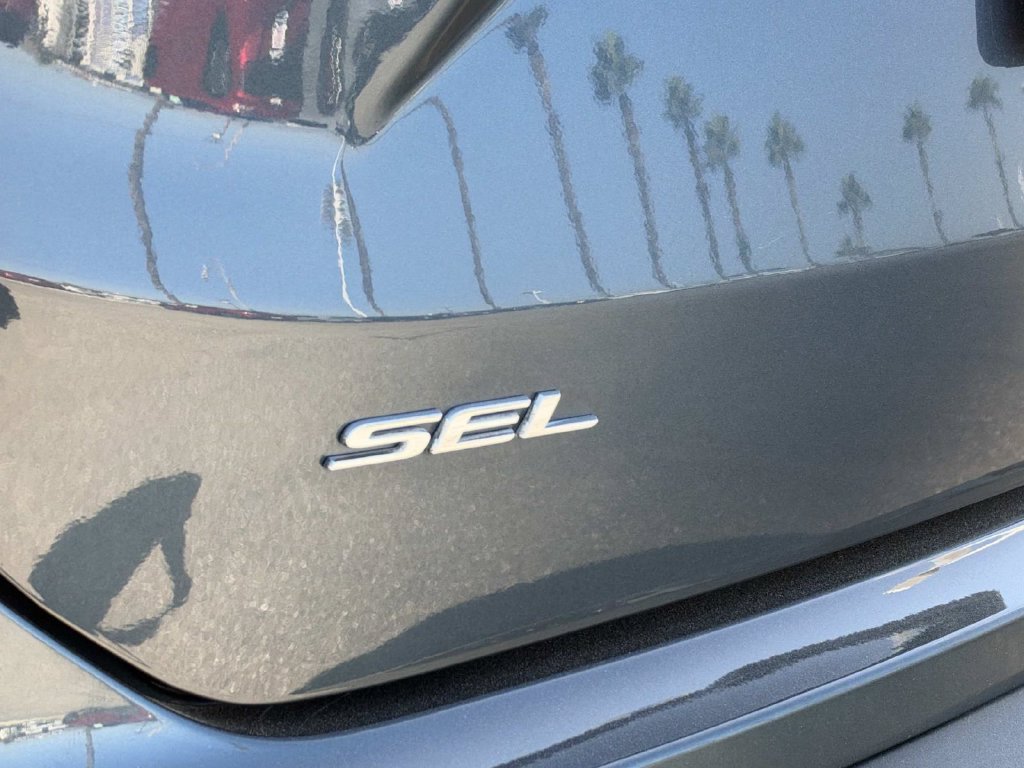 Certified 2024 Ford Edge SEL w/ Convenience Package AWD/4WD image 9