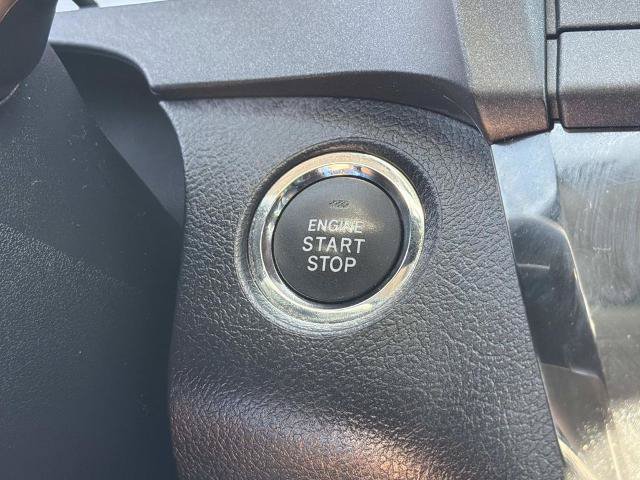 Used 2018 Toyota Sienna SE Premium w/ Carpet Mat Package FWD image 26