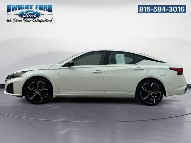 Used 2023 Nissan Altima 2.5 SR w/ SR Premium Package FWD image 2
