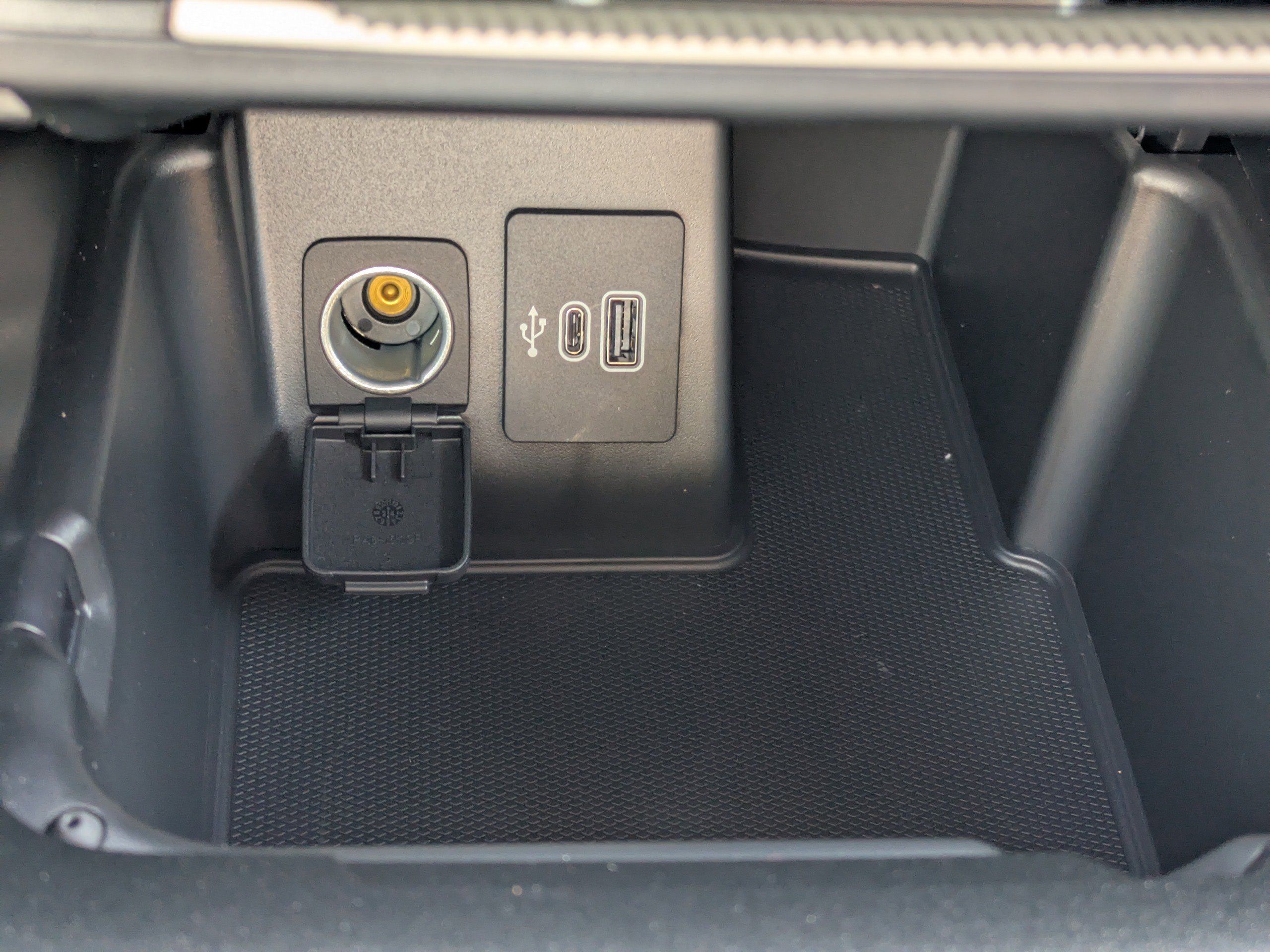 Certified 2025 Ford Explorer Active RWD image 30