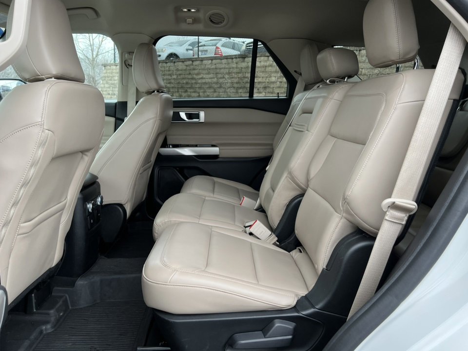 Certified 2022 Ford Explorer XLT w/ Equipment Group 202A image 11