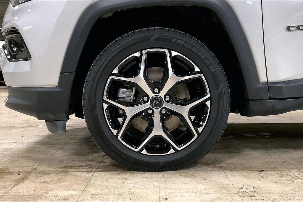 Used 2025 Jeep Compass Limited AWD/4WD image 9